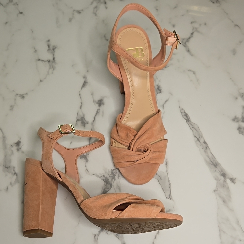 Giani Bernini Peach Suede Block Heels Feminine Soft Coral Apricot Sorbet‎ Salmon
